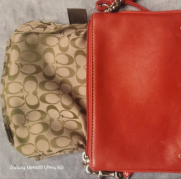 0603. EUC ~ Vintage Red ~ COACH Wristlet ~ Lining, Strap & Charm Tag are perfect - Picture 10 of 13